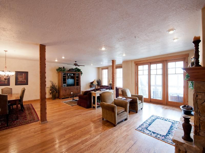 Others 5, Town Pointe B204 3 Bedroom Condo by RedAwning, Summit
