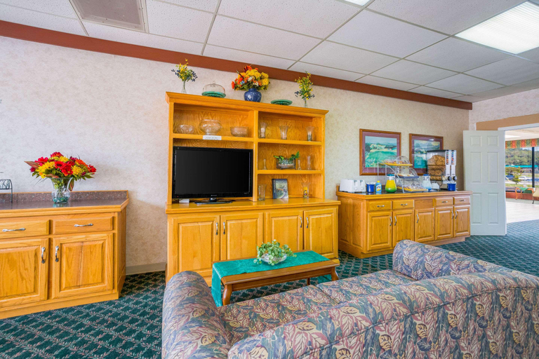 Public Area 3, Econo Lodge Cave City, Barren