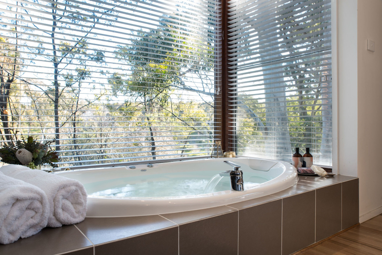 Bathroom, Daruma Hepburn, Hepburn - East