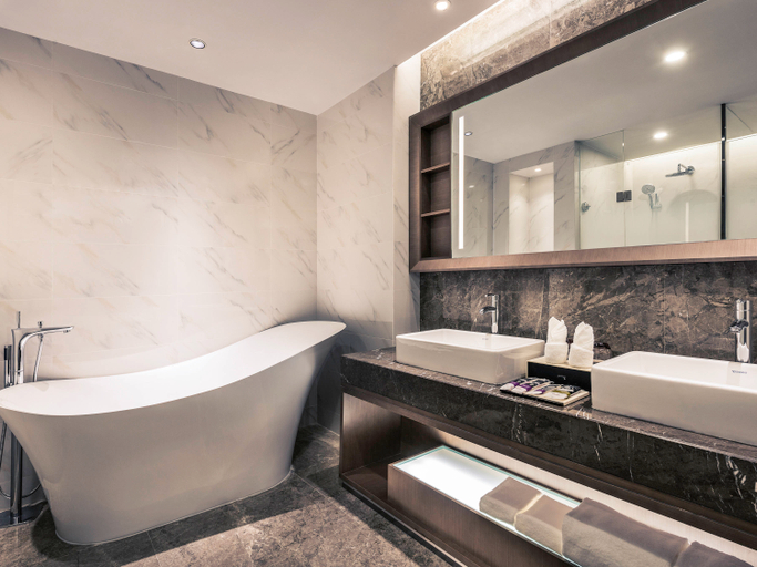 Bathroom 4, Mercure Yantai Golden Beach Hotel, Yantai