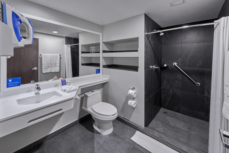 Bathroom 4, City Express By Marriott Cdmx Tlalpan, Mexico City