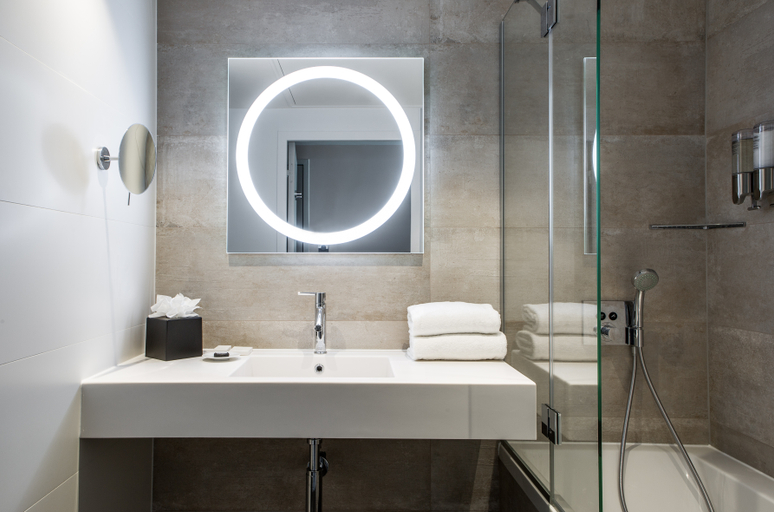 Bathroom 4, L'Imprimerie, Hauts-de-Seine