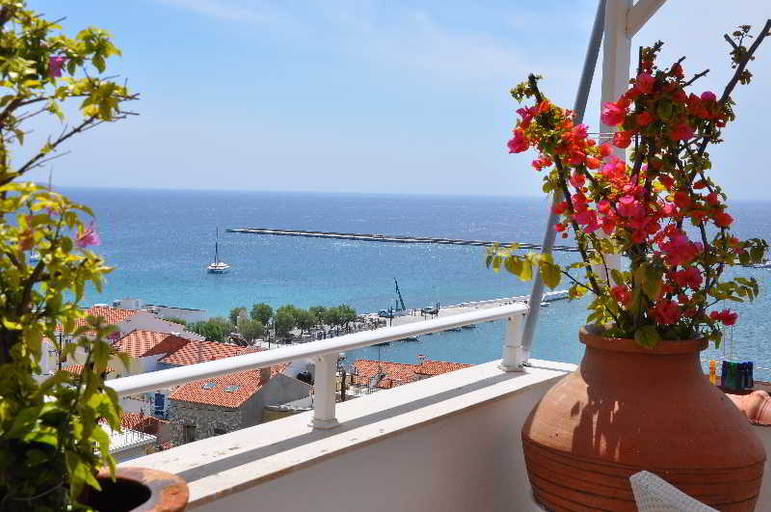 Bedroom 3, Remezzo Hotel & Studios, North Aegean