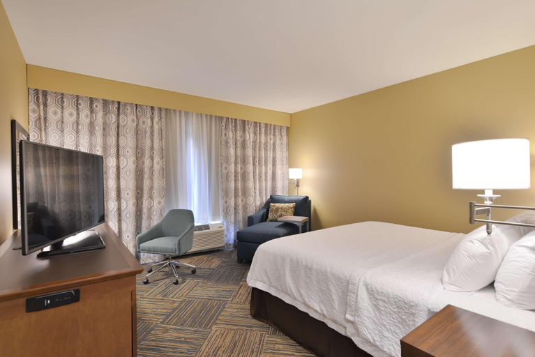 Bedroom 2, Hampton Inn & Suites Chippewa Falls, Chippewa