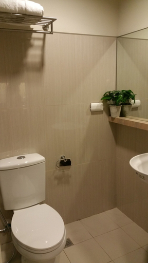 Bathroom 5, Shell Residences A&J Condotel, Pasay City