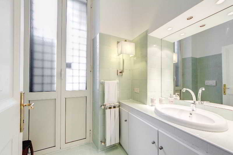 Bathroom 4, Spanish Steps Relais, Rome