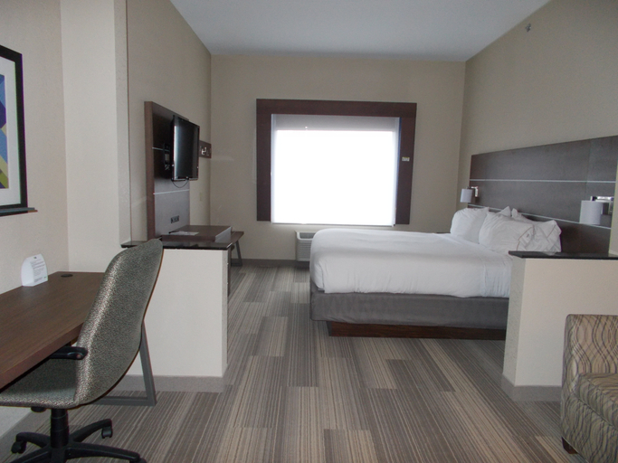 Bedroom, Comfort Inn & Suites Miami - Route 66, Ottawa