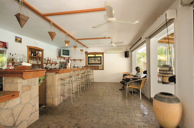 Food & Drinks, Studios Coliseum, South Aegean