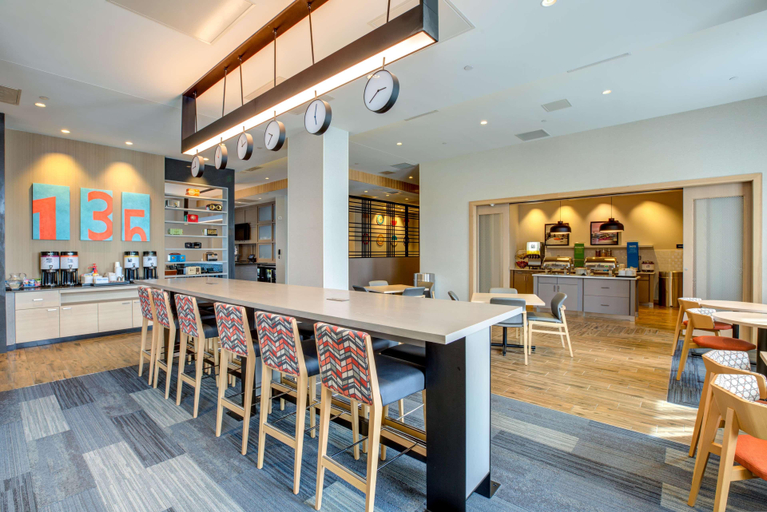 Food & Drinks 5, Hampton Inn Boston/Waltham, Middlesex