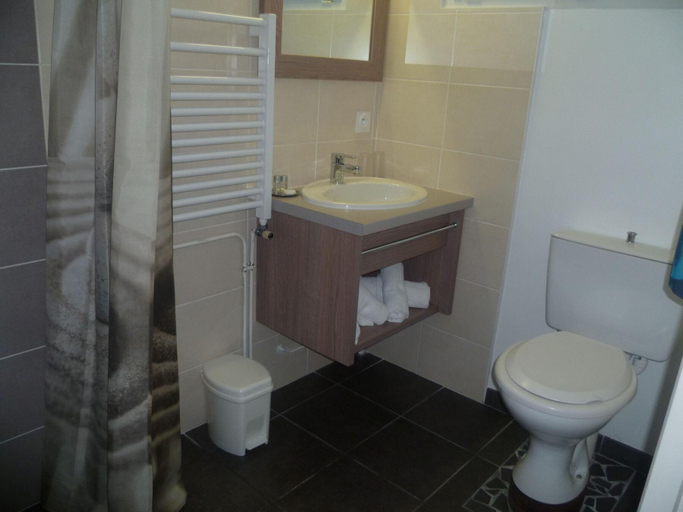 Bathroom, Logis Hotel les Vieilles Granges, Drôme