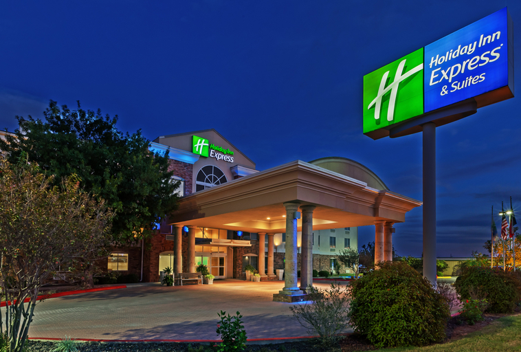 Exterior & Views 2, Holiday Inn Express & Suites EAGLE PASS by IHG, Maverick