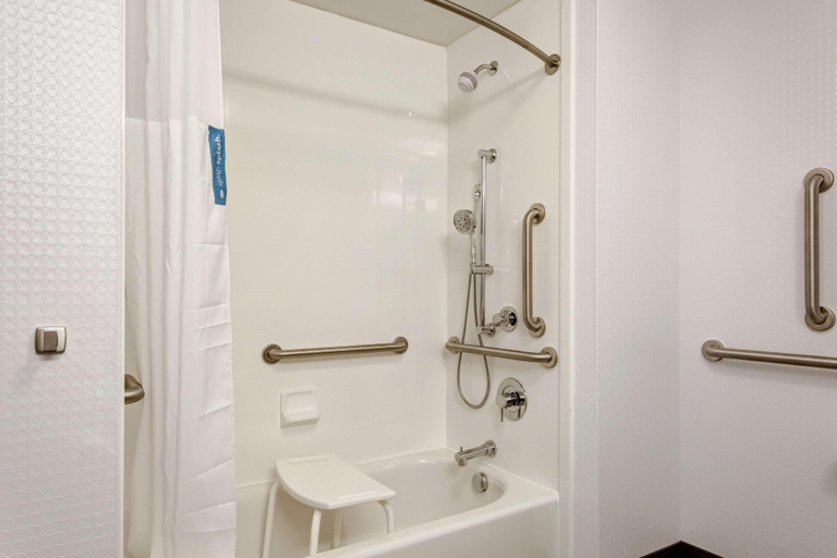 Bathroom 4, Hampton Inn St. Louis Wentzville, Saint Charles