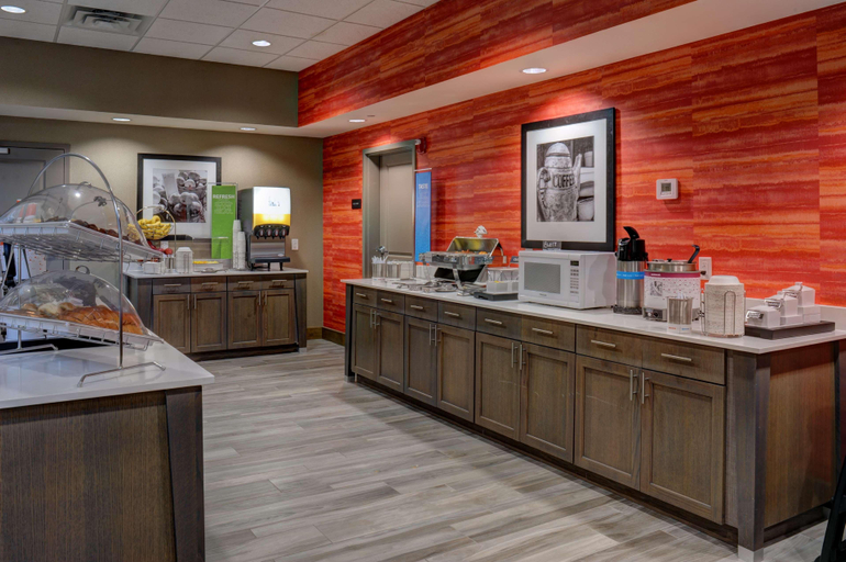 Food & Drinks 5, Hampton Inn and Suites Ardmore, OK, Carter
