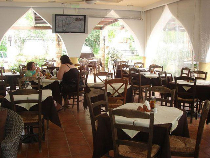 Food & Drinks, Studios Coralli, South Aegean