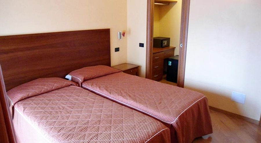Bedroom 3, Hotel Continental, Torino
