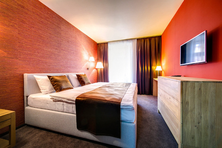 Exterior & Views 2, HOTEL RESTAURANT DARWIN, Praha 16