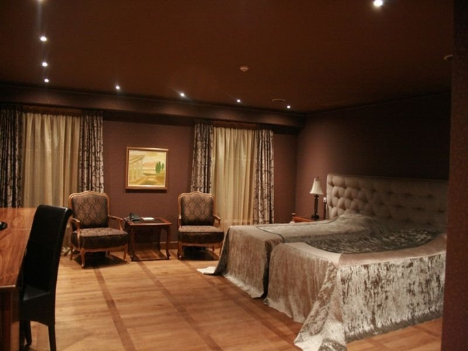 Bedroom 3, Ventura Park Hotel, Varna