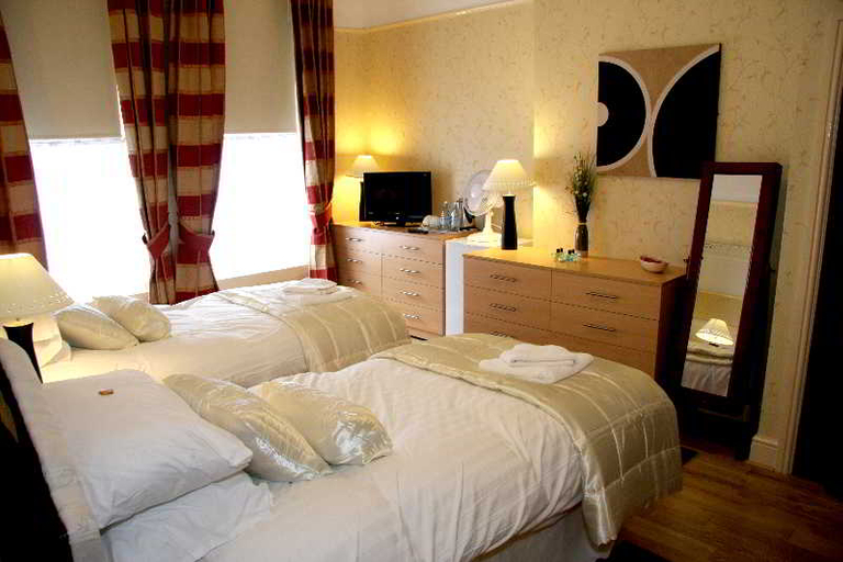 Bedroom 3, Grove Suites, Sefton