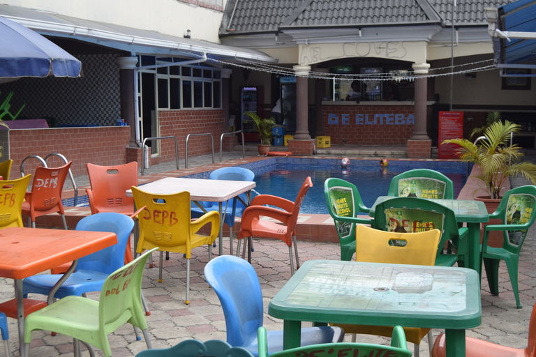 Food & Drinks, De elites Pool Bar & Inn, Obio/Akp