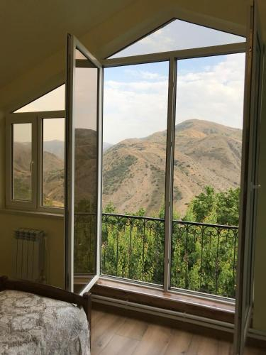 Garni Bread House,