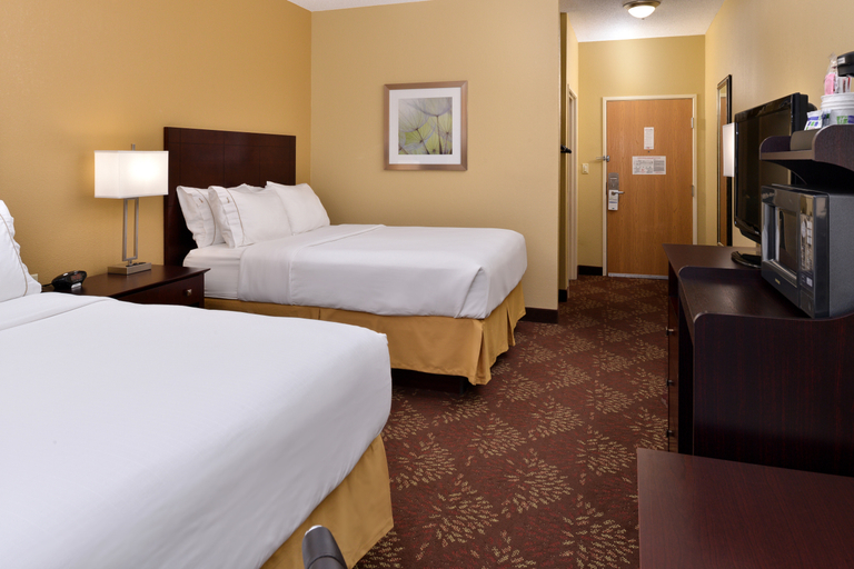 Bedroom 3, Comfort Inn & Suites Sharonville, Hamilton