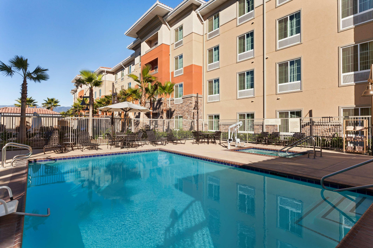 Sport & Beauty 5, Hampton Inn & Suites San Bernardino, San Bernardino