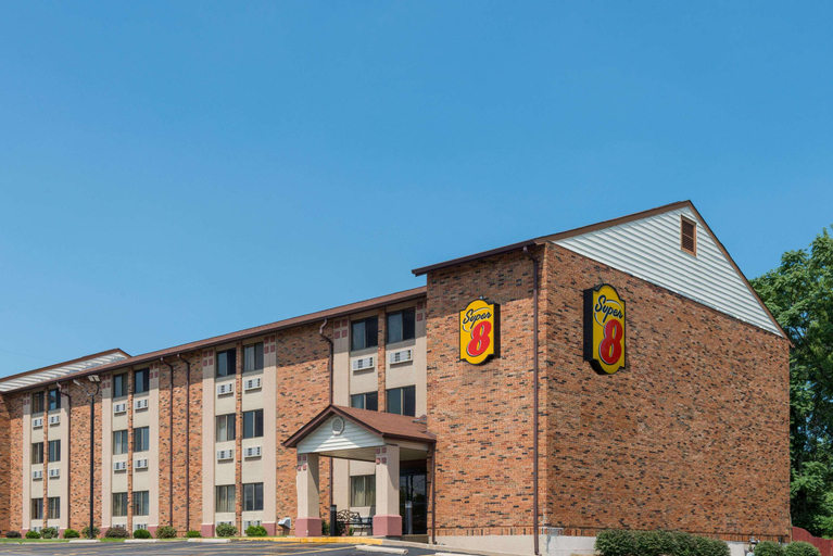 Super 8 by Wyndham St Charles, Saint Charles