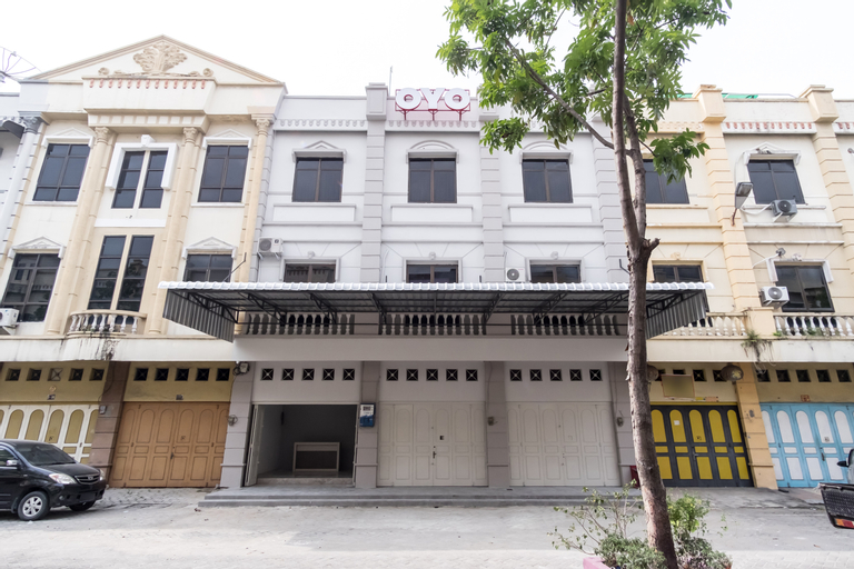 Exterior & Views 1, Kingstone Guest House, Medan