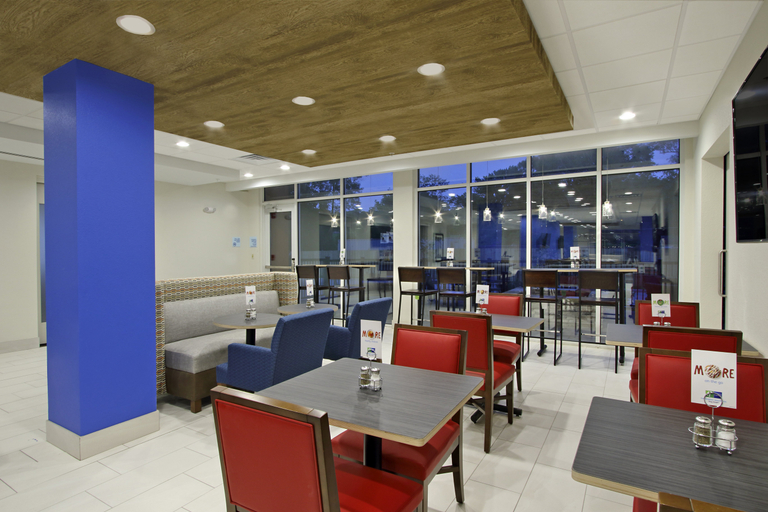 Public Area 5, Holiday Inn Express & Suites COLUMBUS NORTH by IHG, Lowndes