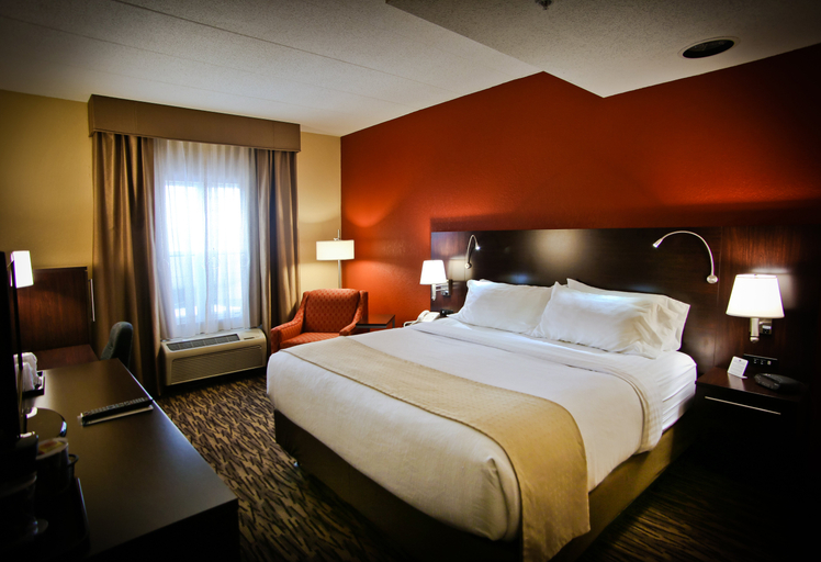 Bedroom 2, Pearl street hotel & Suites- Downtown, La Crosse