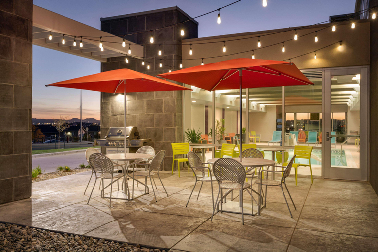 Food & Drinks 5, Home2 Suites by Hilton Gillette, Campbell