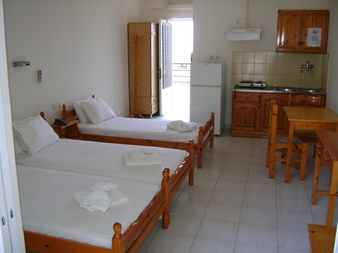 Bedroom 3, Hotel Kallithea, Central Greece