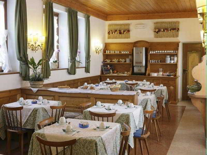 Others, Meuble Royal, Belluno