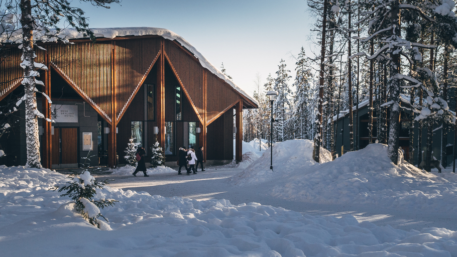 Exterior & Views