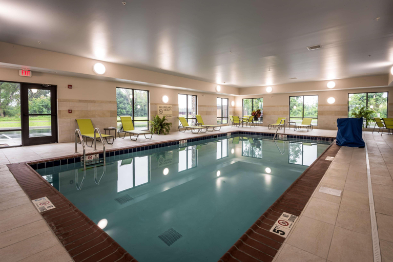 Sport & Beauty 5, Hampton Inn & Suites Hammond, Lake