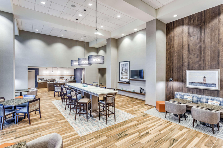 Public Area, Hampton Inn & Suites Kittery-Portsmouth, York