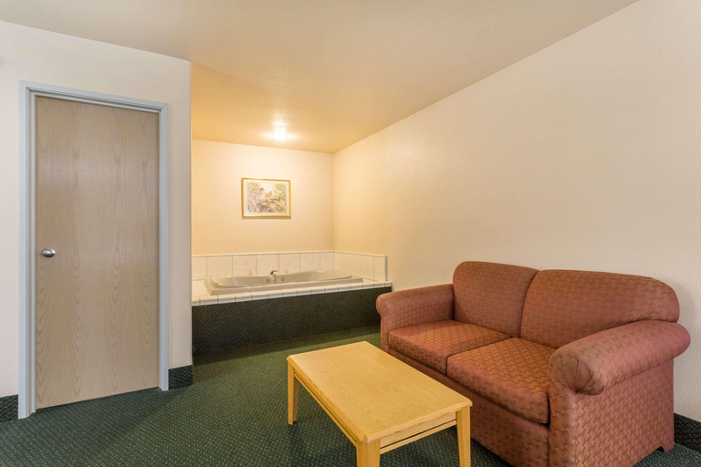 Public Area 2, Super 8 by Wyndham Hamilton, Ravalli
