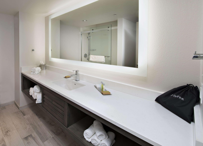 Bathroom 4, Island House Hotel Orange Beach DoubleTree Hilton, Baldwin