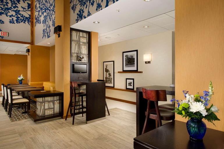 Public Area 2, Hampton Inn & Suites Washington DC North/Gaithersburg, Montgomery