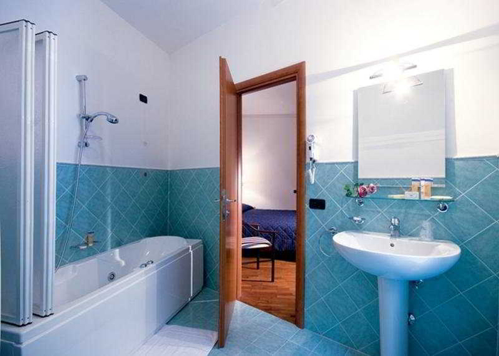 Bathroom, Inn Rome Suites, Roma