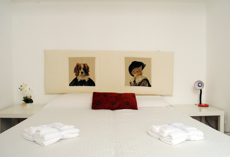 Bedroom 2, IzzHome Baylle, Cagliari