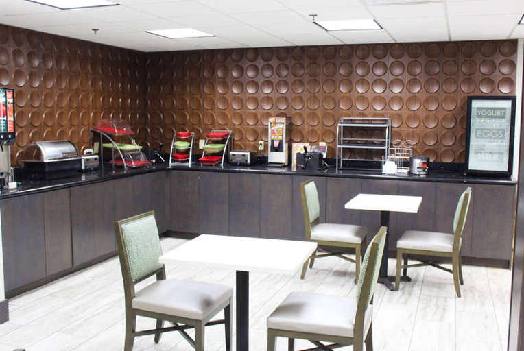 Food & Drinks 5, Wingate By Wyndham Savannah I-95 North, Chatham
