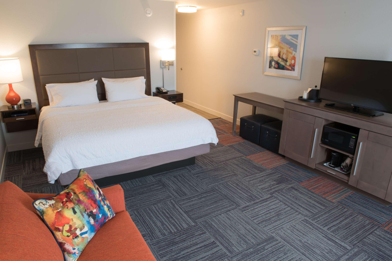 Bedroom 3, Hampton Inn & Suites Bay City, Bay