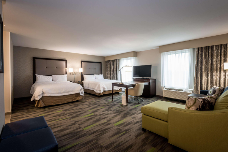 Bedroom 3, Hampton Inn & Suites Hammond, Lake