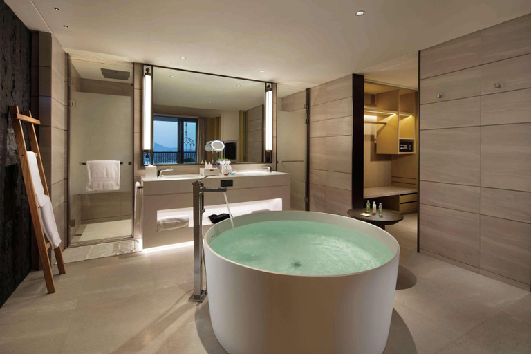 Bathroom 5, DoubleTree Resort by Hilton Hainan – Xinglong Lake, Hainan