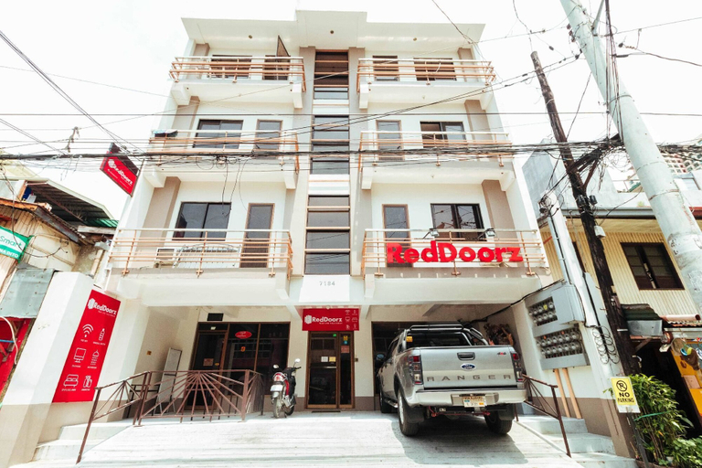 Exterior & Views 2, RedDoorz near Little Tokyo Makati, Makati City