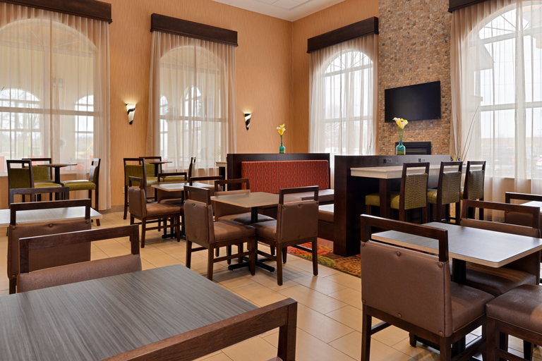 Food & Drinks 5, Comfort Inn & Suites Sharonville, Hamilton
