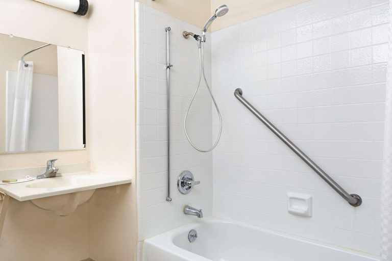 Bathroom 4, Comfort Inn Gilroy, Santa Clara