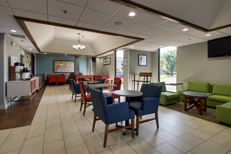Public Area 2, Holiday Inn Express & Suites LEBANON, Laclede