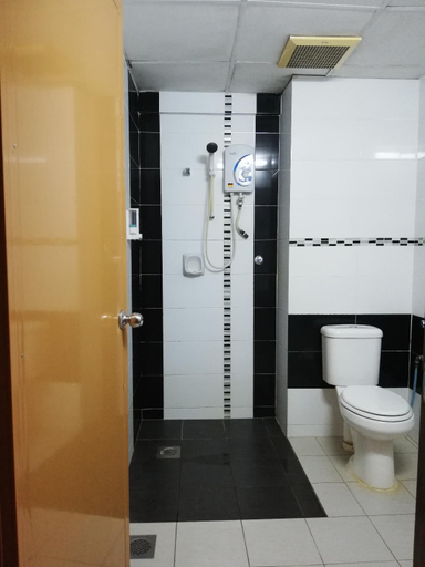 Bathroom 4, Hotel Damai, Kerian